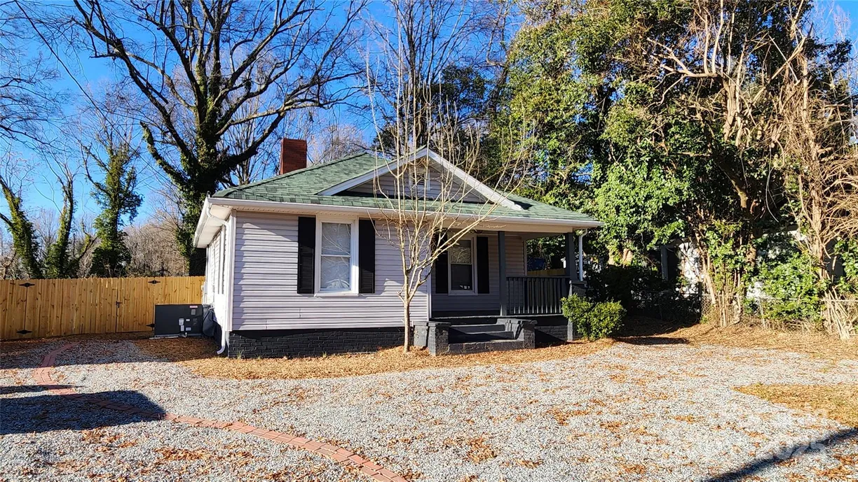Charlotte Real Estate | View 830 Richard Avenue | 2 Beds, 1 Bath