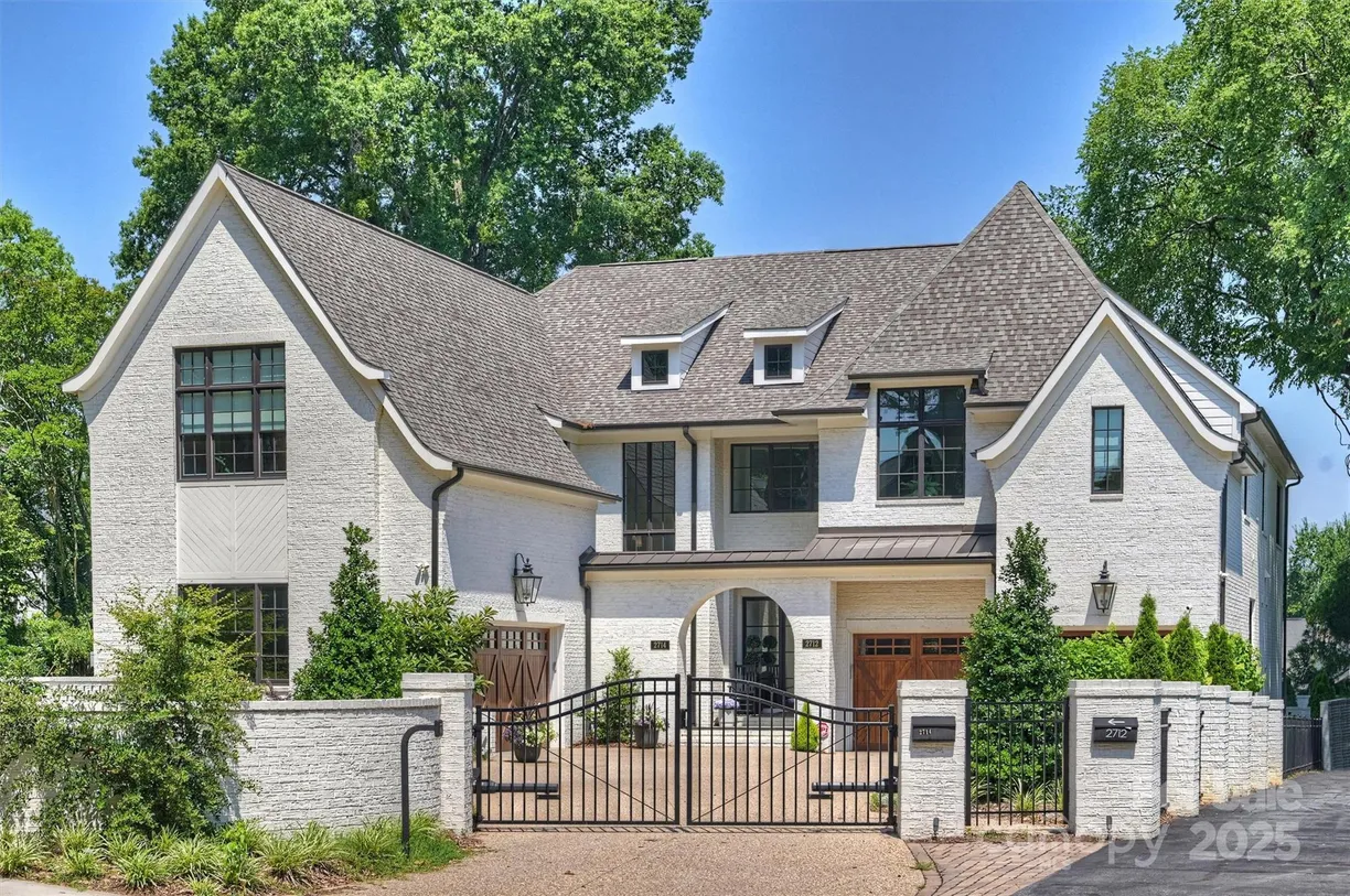 Charlotte Real Estate | View 2714 Selwyn Avenue | 4 Beds, 3 Baths