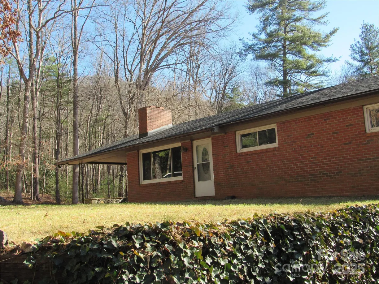 Charlotte Real Estate | View 9 Vance Drive | 4 Beds, 2 Baths