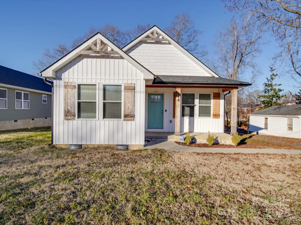 Charlotte Real Estate | View 114 W Lee Avenue | 3 Beds, 2 Baths