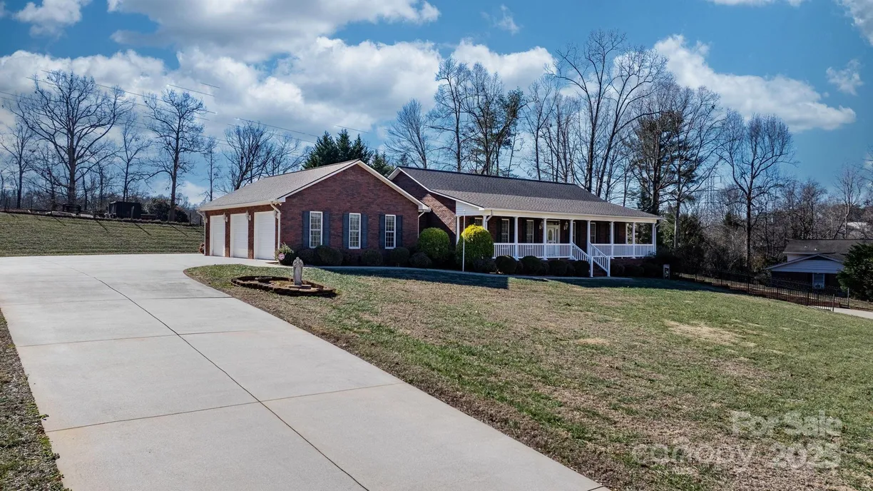 Charlotte Real Estate | View 3023 Woodstream Drive | Listing