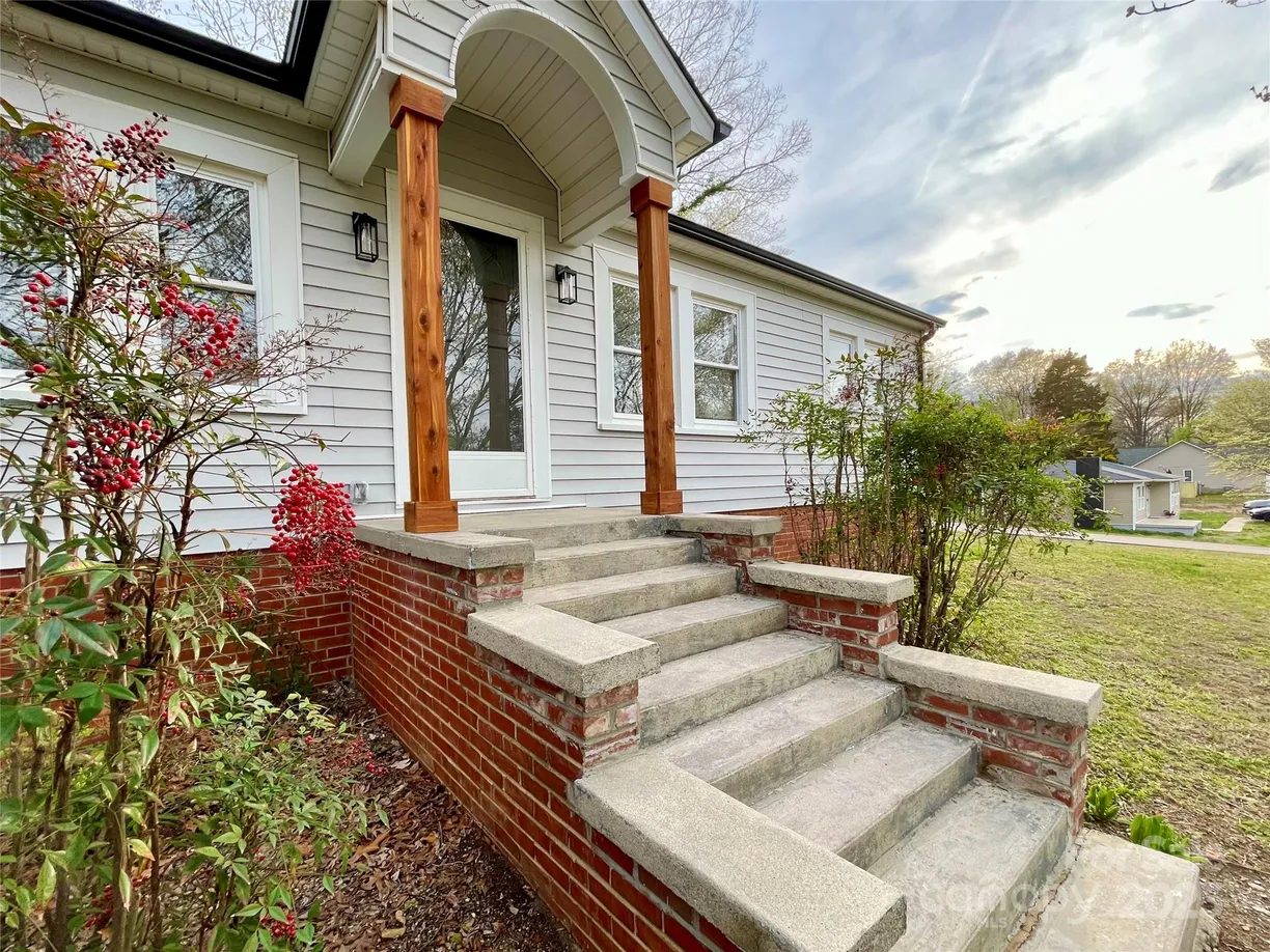 Charlotte Real Estate | View 400 E 27th Street | Listing