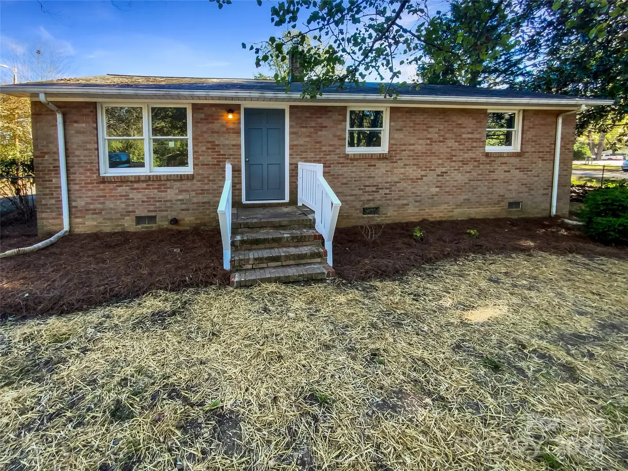 Charlotte Real Estate | View 333 S High Street | 3 Beds, 1 Bath
