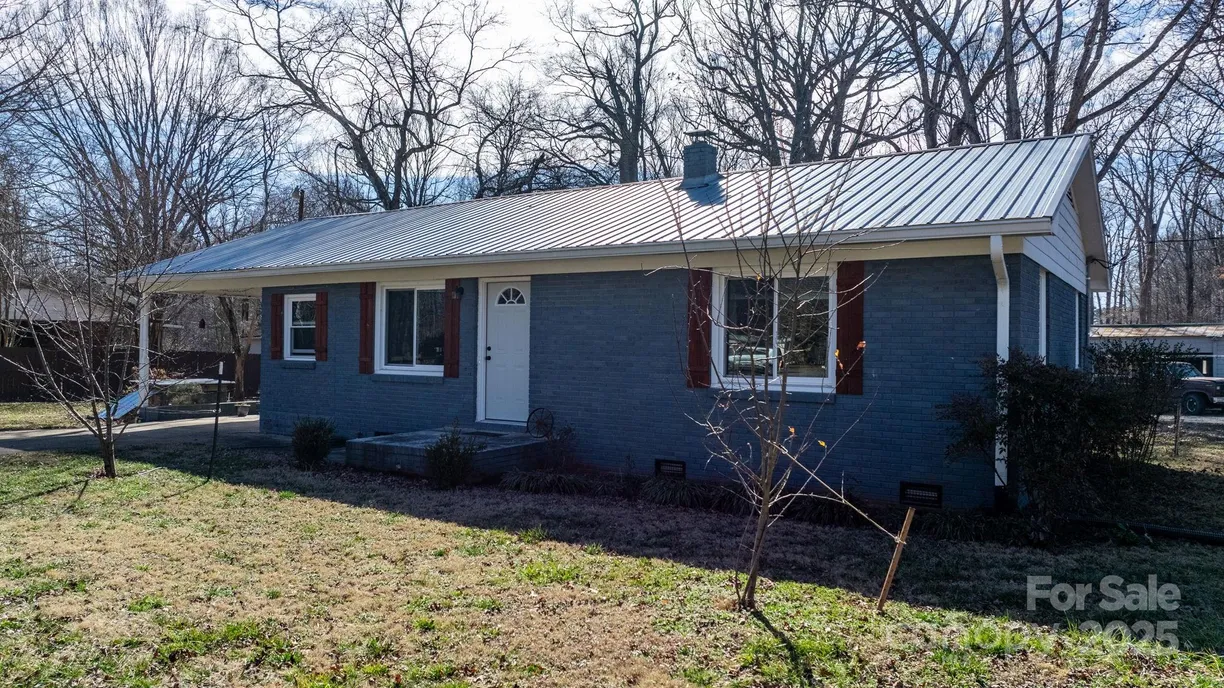 Charlotte Real Estate | View 3021 Tryon Courthouse Road | 2 Beds, 1 Bath