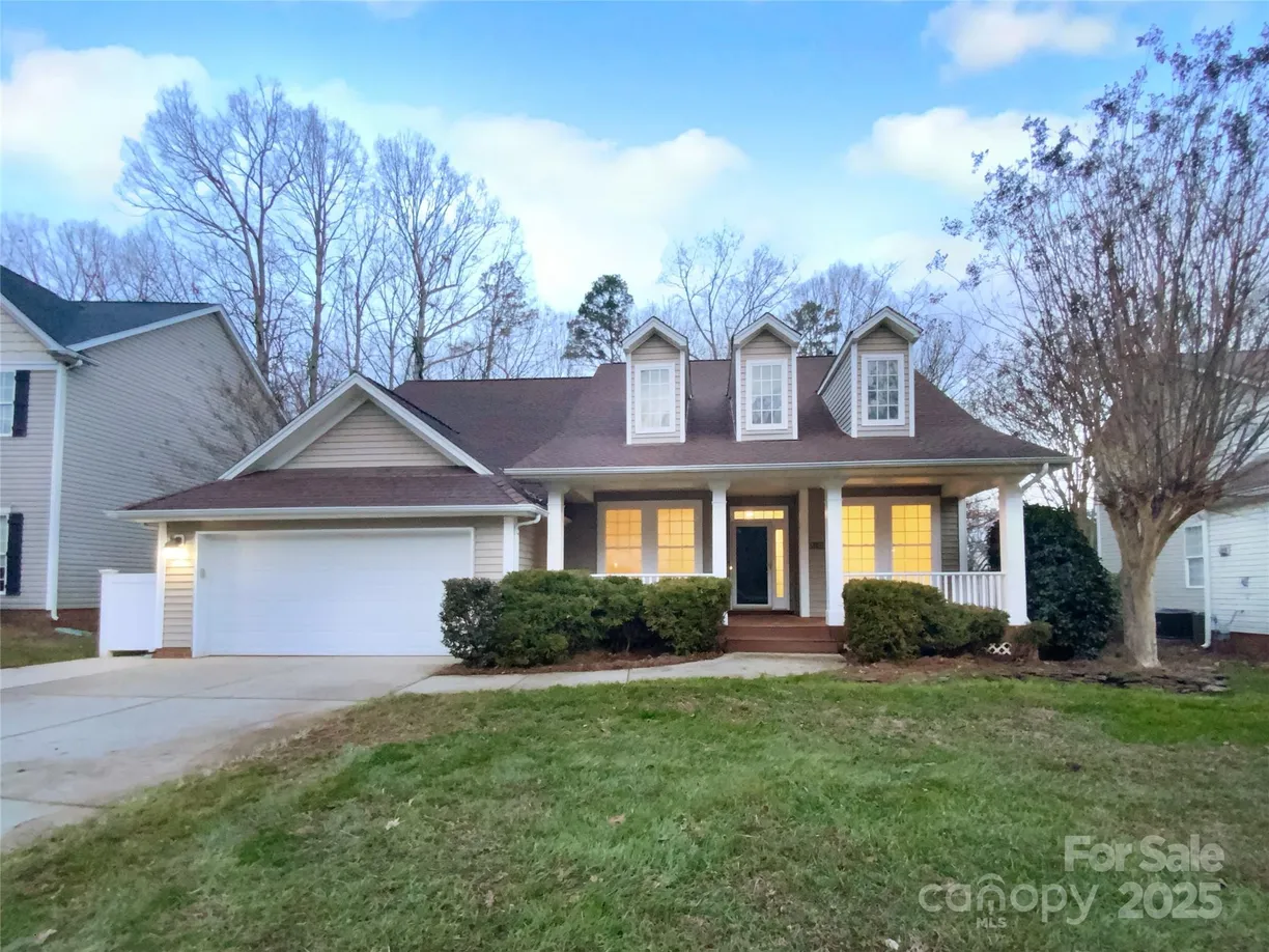 Charlotte Real Estate | View 8249 Chatham Oaks Drive | 4 Beds, 2 Baths