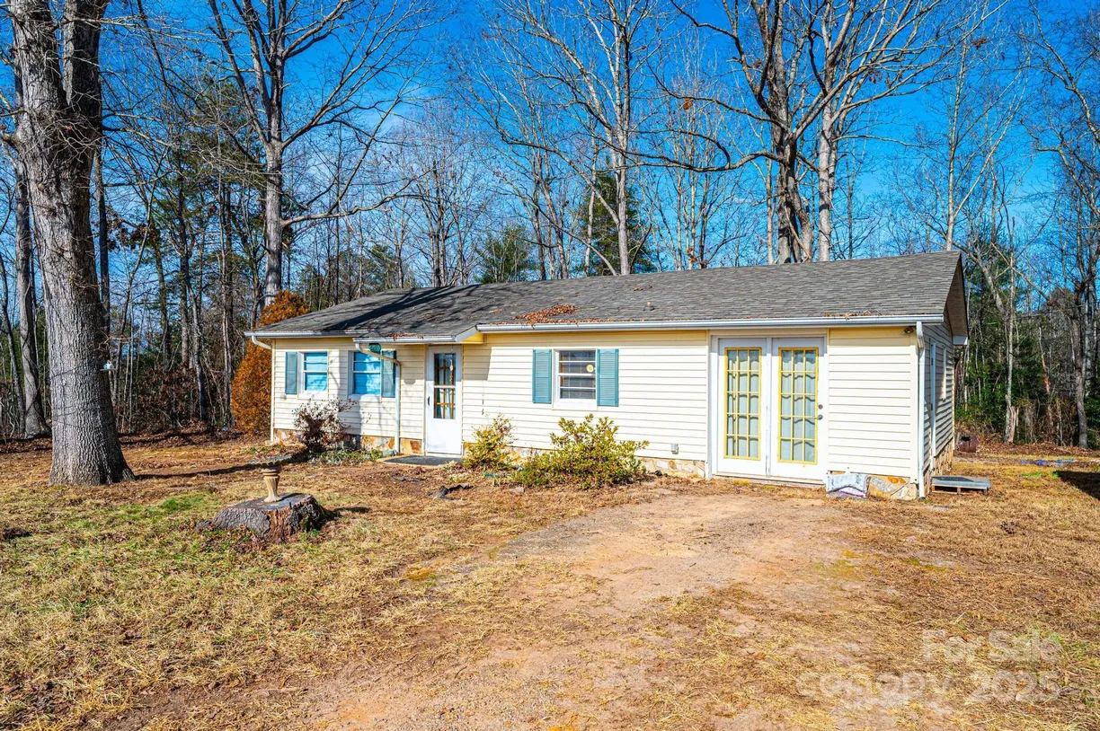 Charlotte Real Estate | View 2936 Deal Lane | 2 Beds, 1 Bath