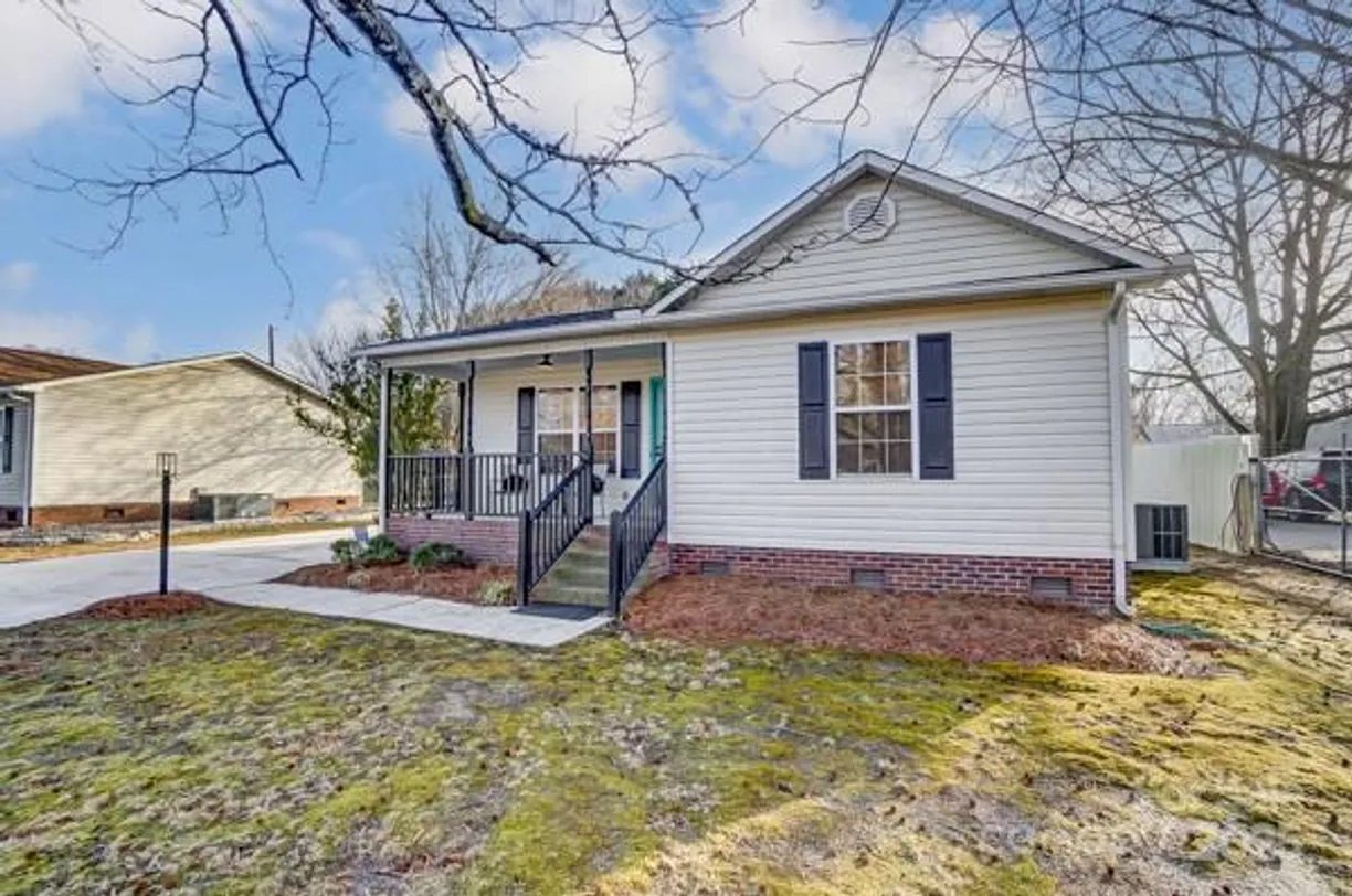 Charlotte Real Estate | View 776 Washington Lane | 2 Beds, 1 Bath