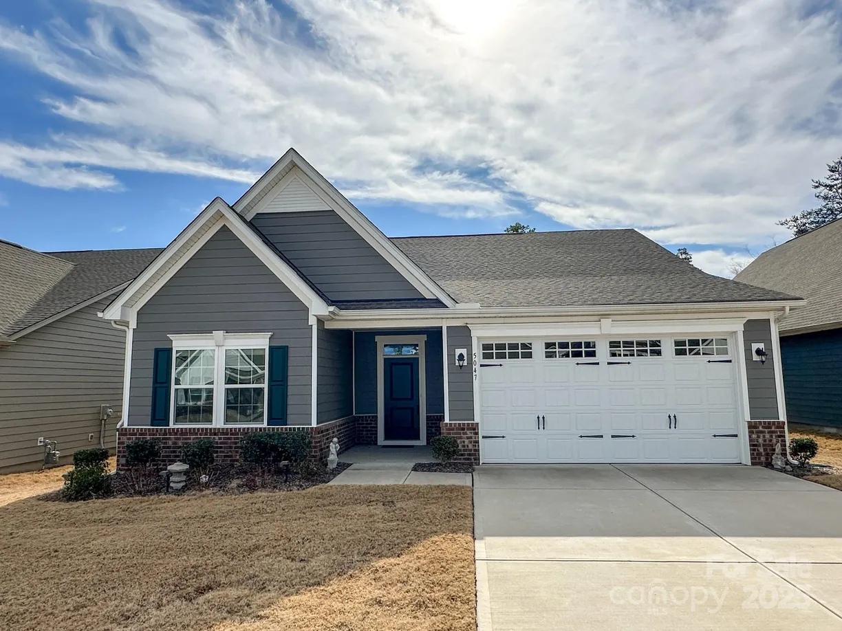 Charlotte Real Estate | View 5047 Summer Surprise Lane | 2 Beds, 2 Baths
