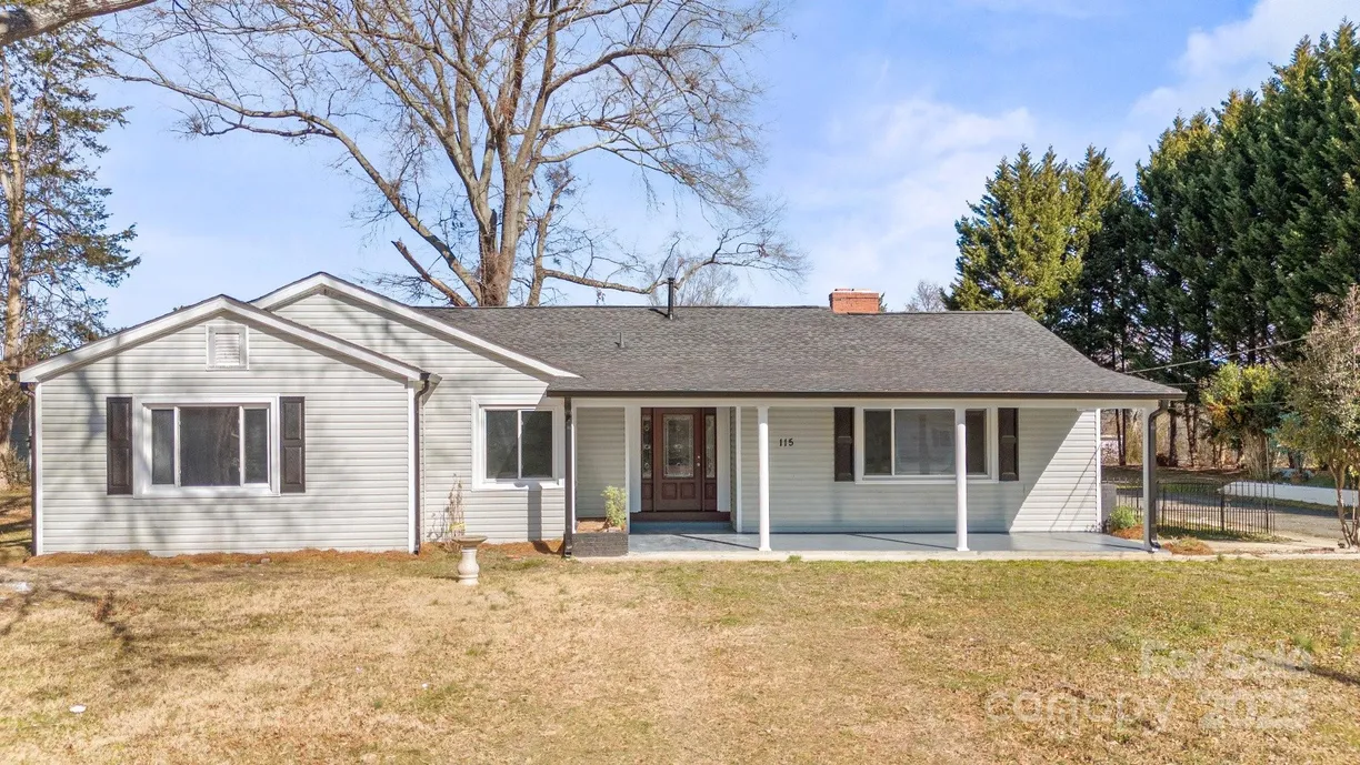 Charlotte Real Estate | View 115 E Texas Avenue | 3 Beds, 2 Baths