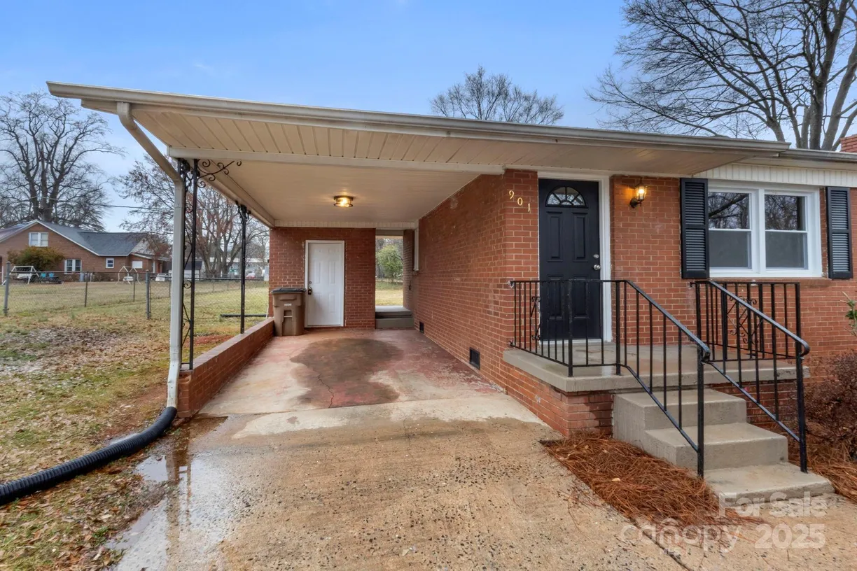 Charlotte Real Estate | View 901 Wyke Road | Listing