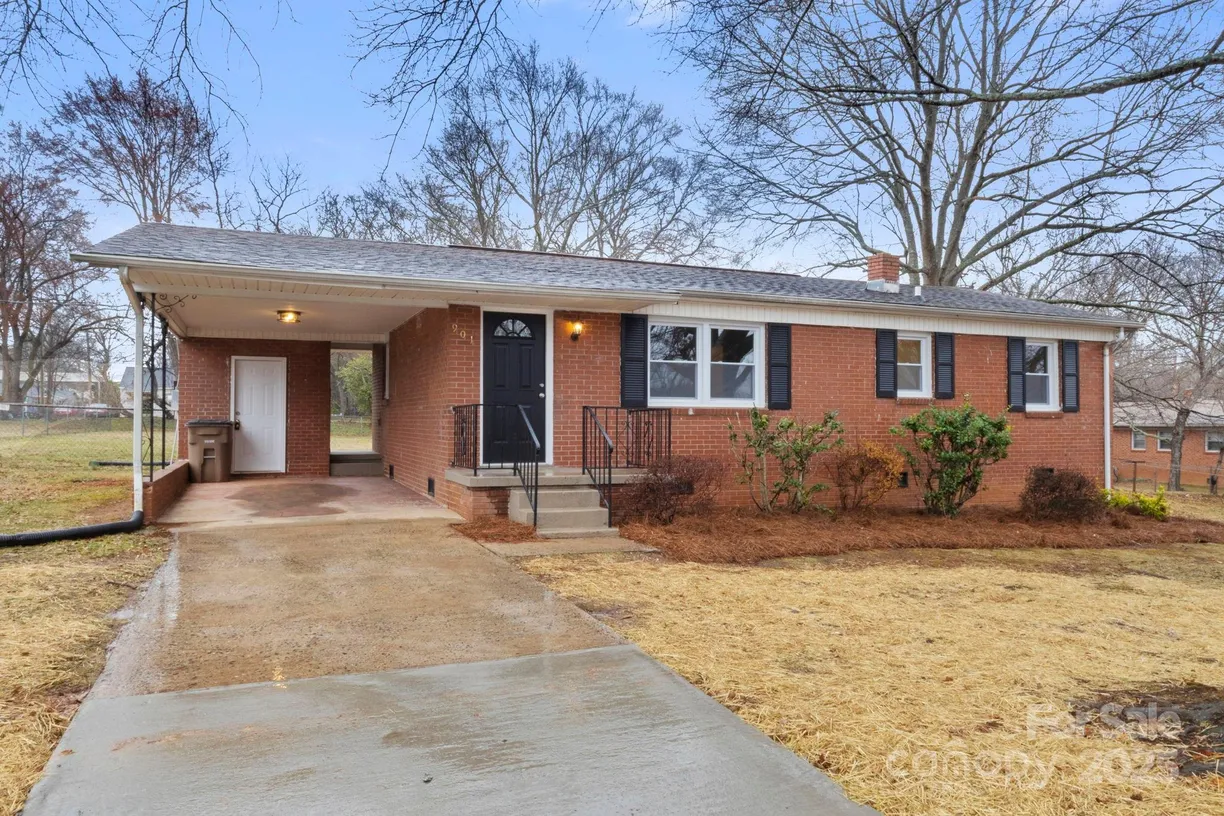 Charlotte Real Estate | View 901 Wyke Road | 3 Beds, 1 Bath