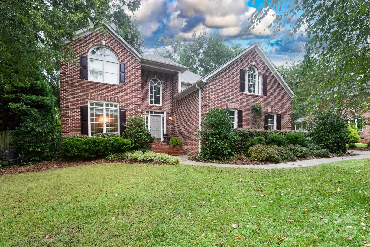Charlotte Real Estate | View 1548 Summit View Drive | 4 Beds, 2 Baths