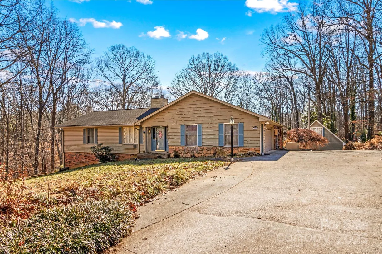 Charlotte Real Estate | View 906 Harmony Drive | 5 Beds, 3 Baths