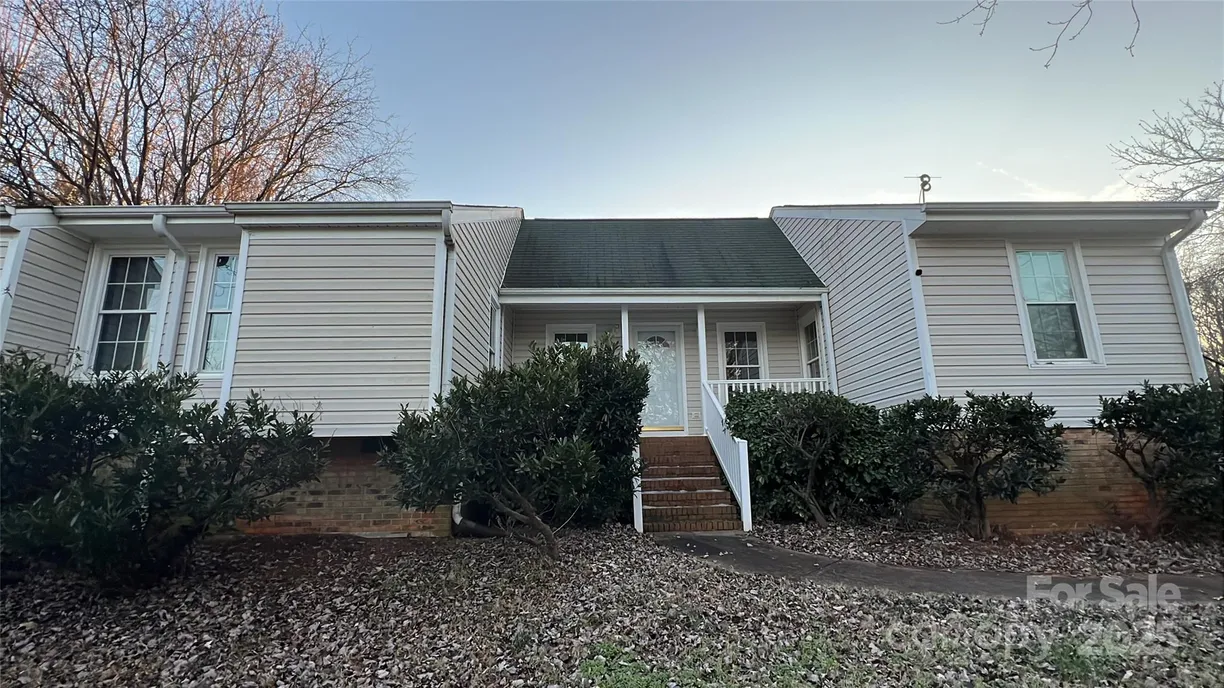 Charlotte Real Estate | View 3331 Tamworth Lane | 3 Beds, 2 Baths