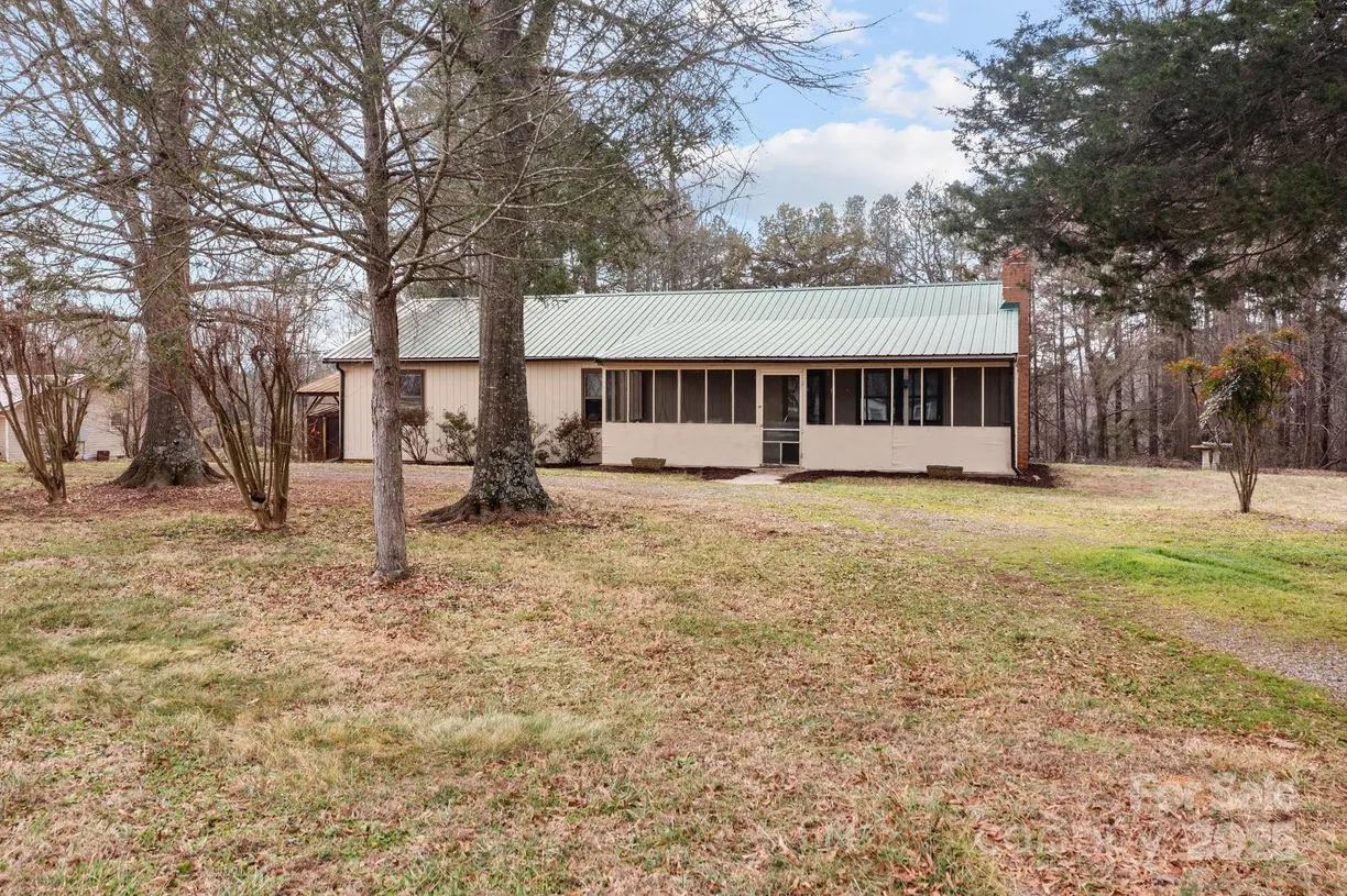 Charlotte Real Estate | View 2845 Wood Gate Road | 3 Beds, 2 Baths
