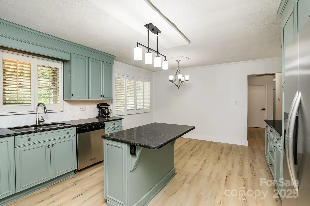 Charlotte Real Estate | View 7407 Forney Hill Road | 5 Beds, 2 Baths
