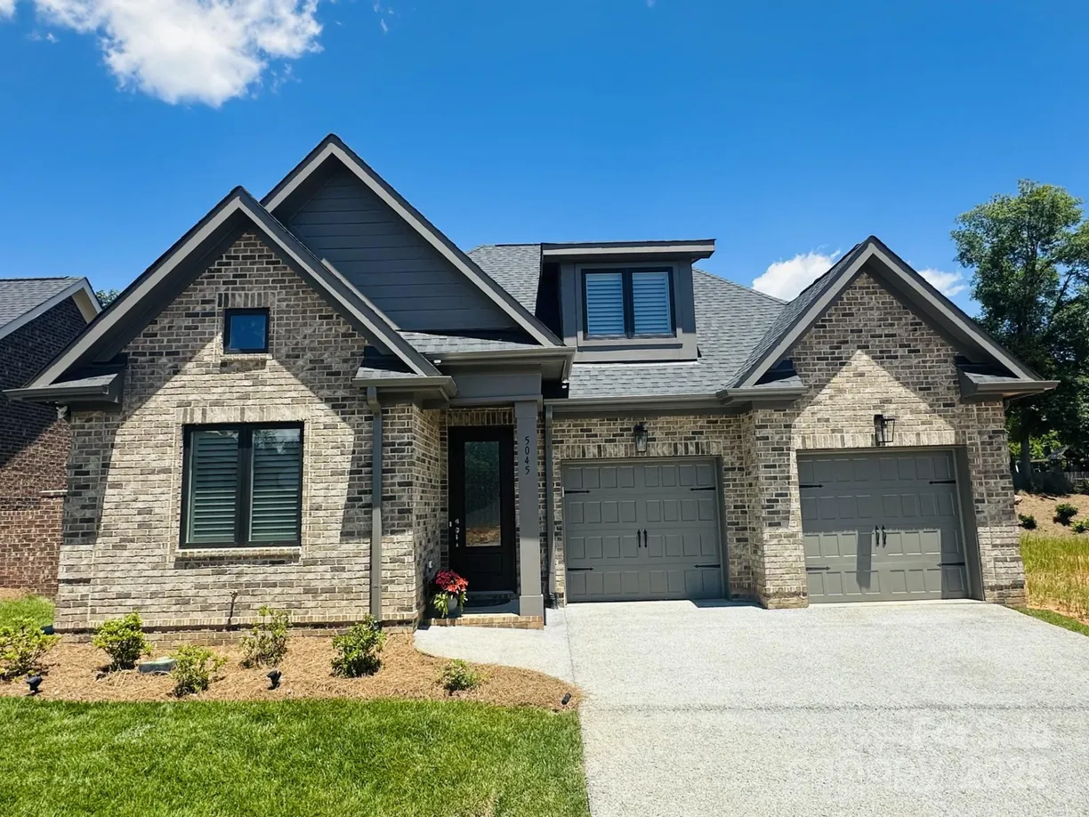 Charlotte Real Estate | View 32 Shanklin Lane, 32 | 4 Beds, 3 Baths