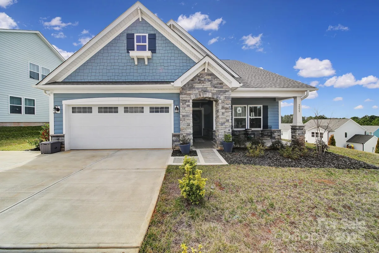 Charlotte Real Estate | View 5239 Admirals Landing | 2 Beds, 2 Baths