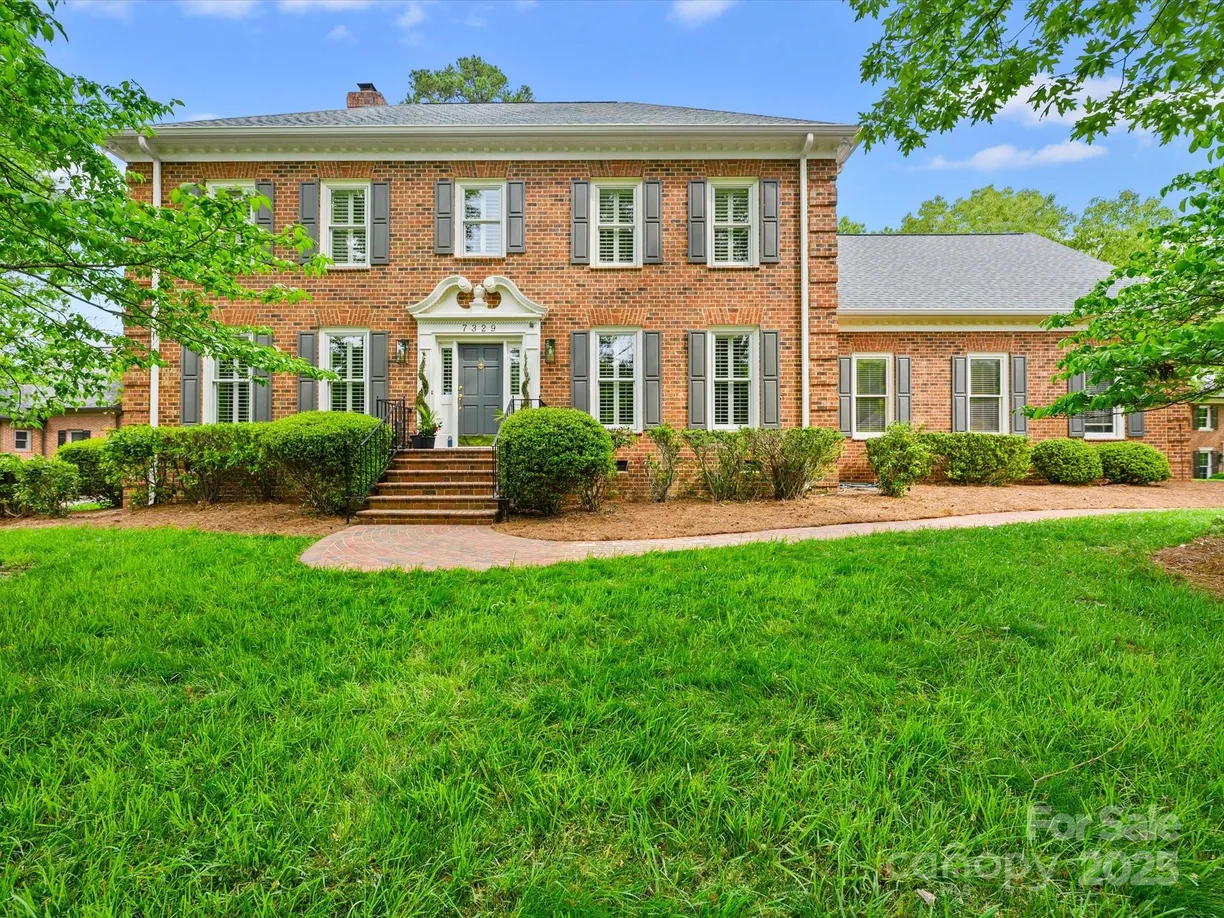 Charlotte Real Estate | View 7329 Kennington Court | 5 Beds, 3 Baths