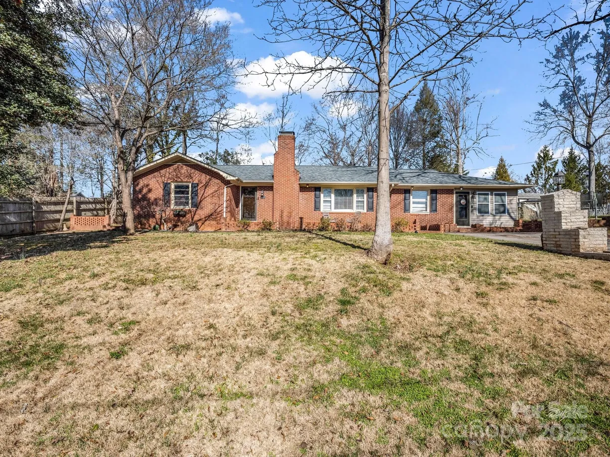 Charlotte Real Estate | View 142 Fernwood Circle | 3 Beds, 2 Baths