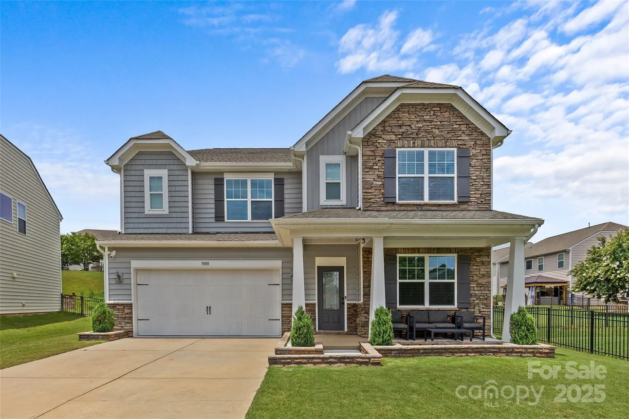 Charlotte Real Estate | View 3008 Dundee Lane | 5 Beds, 3 Baths