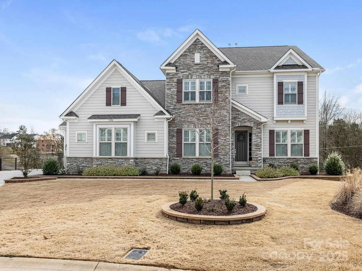 Charlotte Real Estate | View 7206 Sumters Camp Trail | 5 Beds, 4 Baths