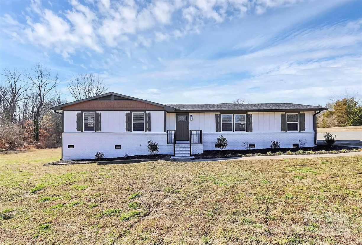 Charlotte Real Estate | View 2159 Greenleaf Road | 4 Beds, 3 Baths