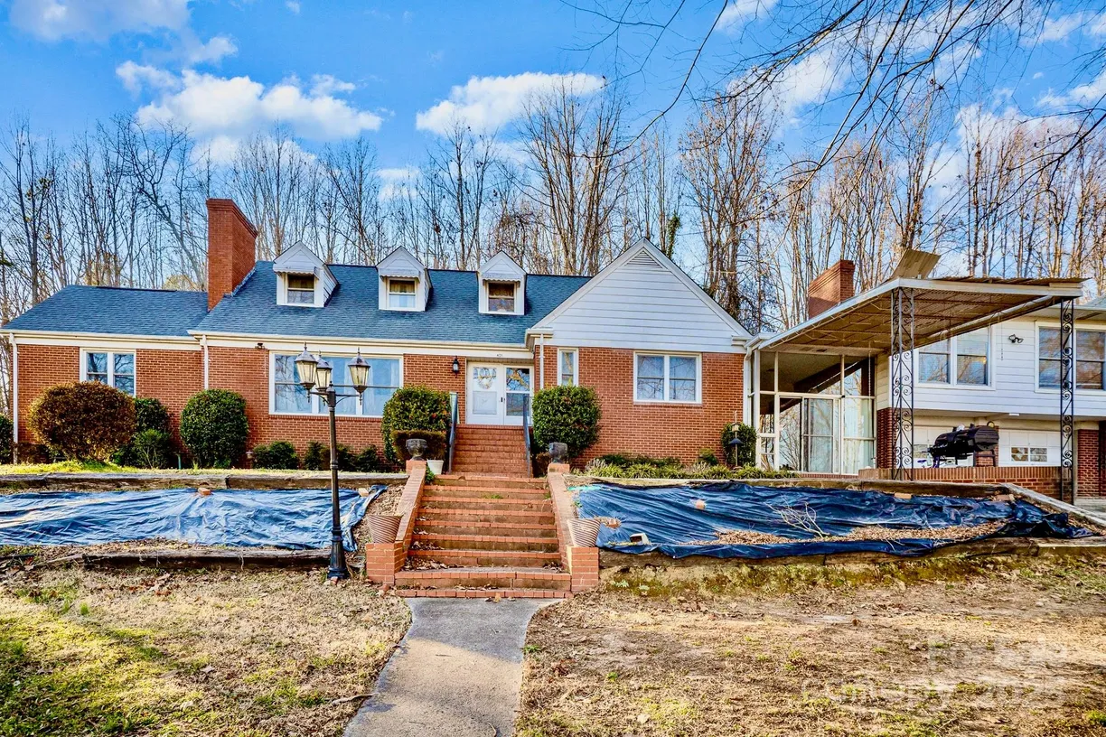 Charlotte Real Estate | View 401 N Inman Avenue | 5 Beds, 4 Baths