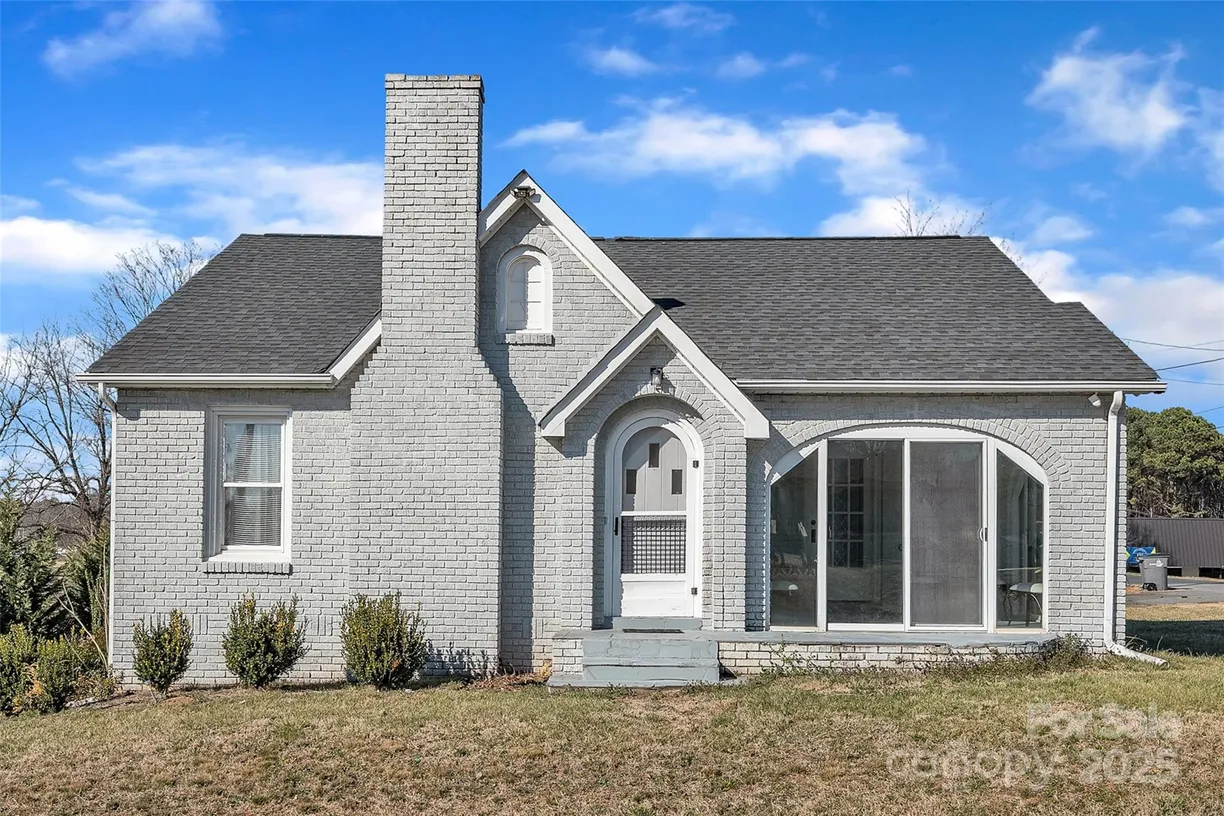 Charlotte Real Estate | View 203 E 22nd Street | 3 Beds, 1 Bath
