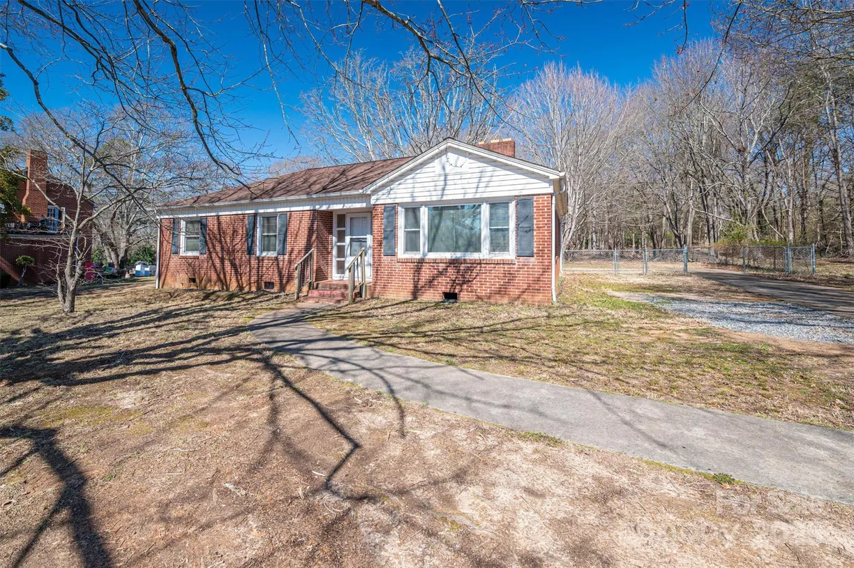 Charlotte Real Estate | View 1547 Kings Road | 3 Beds, 1 Bath