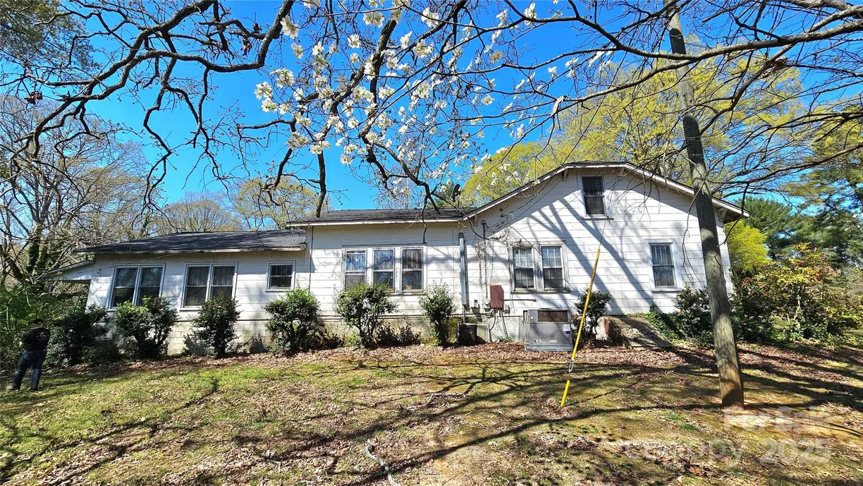 Charlotte Real Estate | View 1116 Medlin Road | 4 Beds, 2 Baths