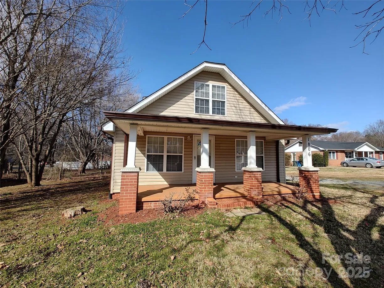 Charlotte Real Estate | View 1806 Bringle Ferry Road | 3 Beds, 2 Baths