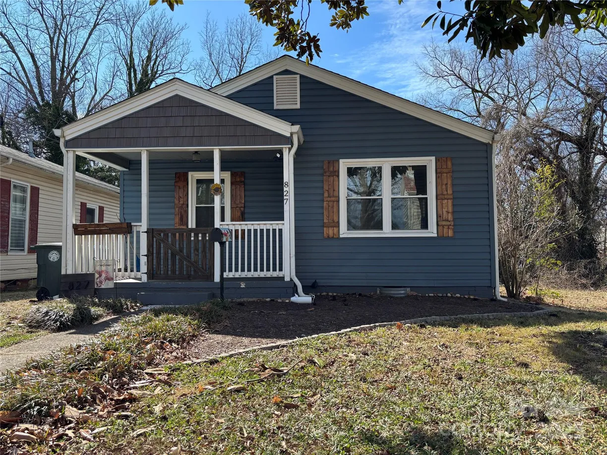 Charlotte Real Estate | View 827 W Horah Street | 2 Beds, 2 Baths
