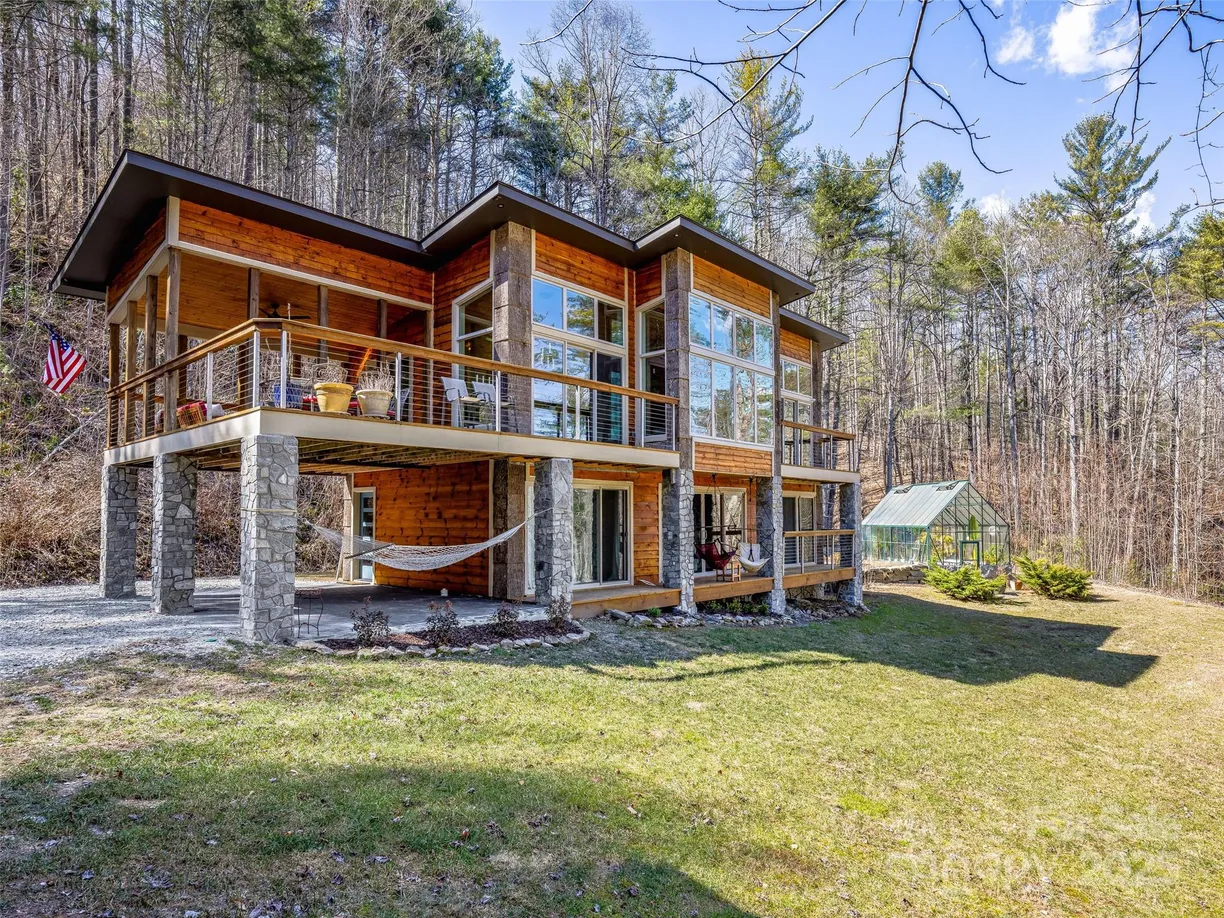 Charlotte Real Estate | View 920 Island Cove Road | 3 Beds, 2 Baths