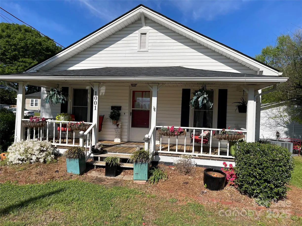 Charlotte Real Estate | View 1001 N Cannon Boulevard | 2 Beds, 1 Bath