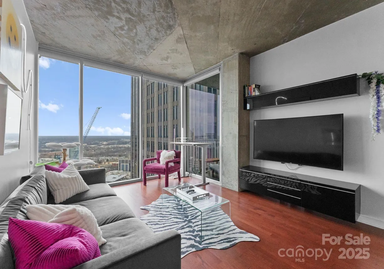 Charlotte Real Estate | View 210 N Church Street, 2409 | 1 Bed, 1 Bath