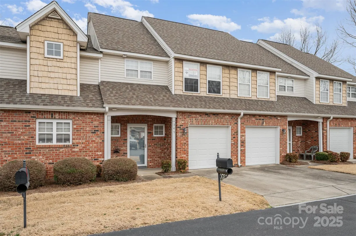 Charlotte Real Estate | View 349 Valley Brook Lane | 2 Beds, 2 Baths