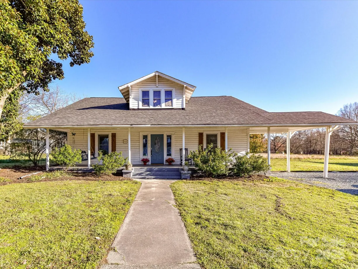 Charlotte Real Estate | View 214 W Elm Street | 6 Beds, 2 Baths