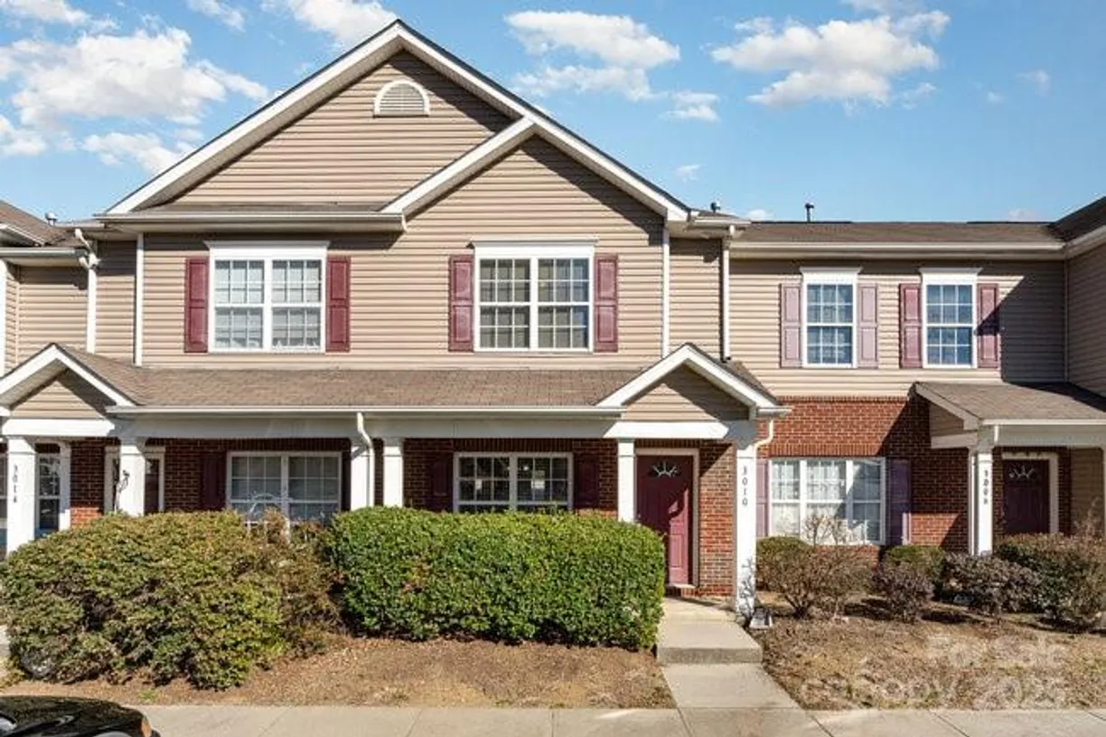 Charlotte Real Estate | View 3010 Golden Dale Lane | 2 Beds, 2 Baths
