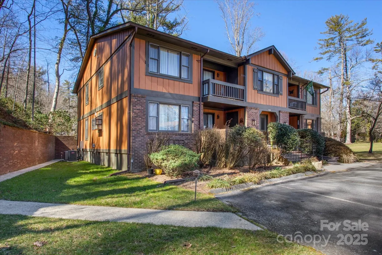 Charlotte Real Estate | View 1749 B Haywood Manor Road | 2 Beds, 2 Baths