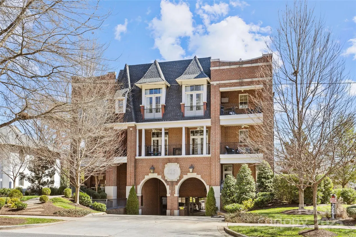 Charlotte Real Estate | View 2251 Selwyn Avenue, 201 | 3 Beds, 3 Baths