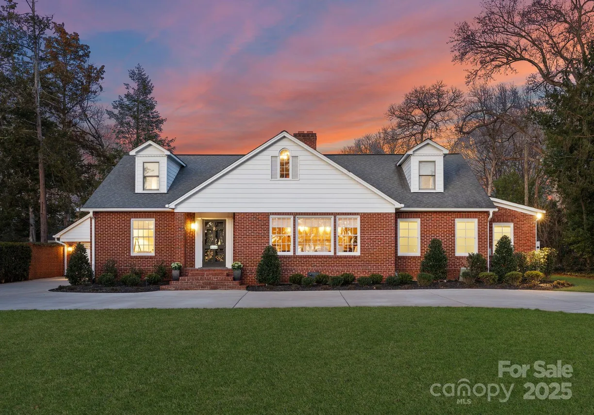 Charlotte Real Estate | View 2701 Sharon Road | 3 Beds, 2 Baths