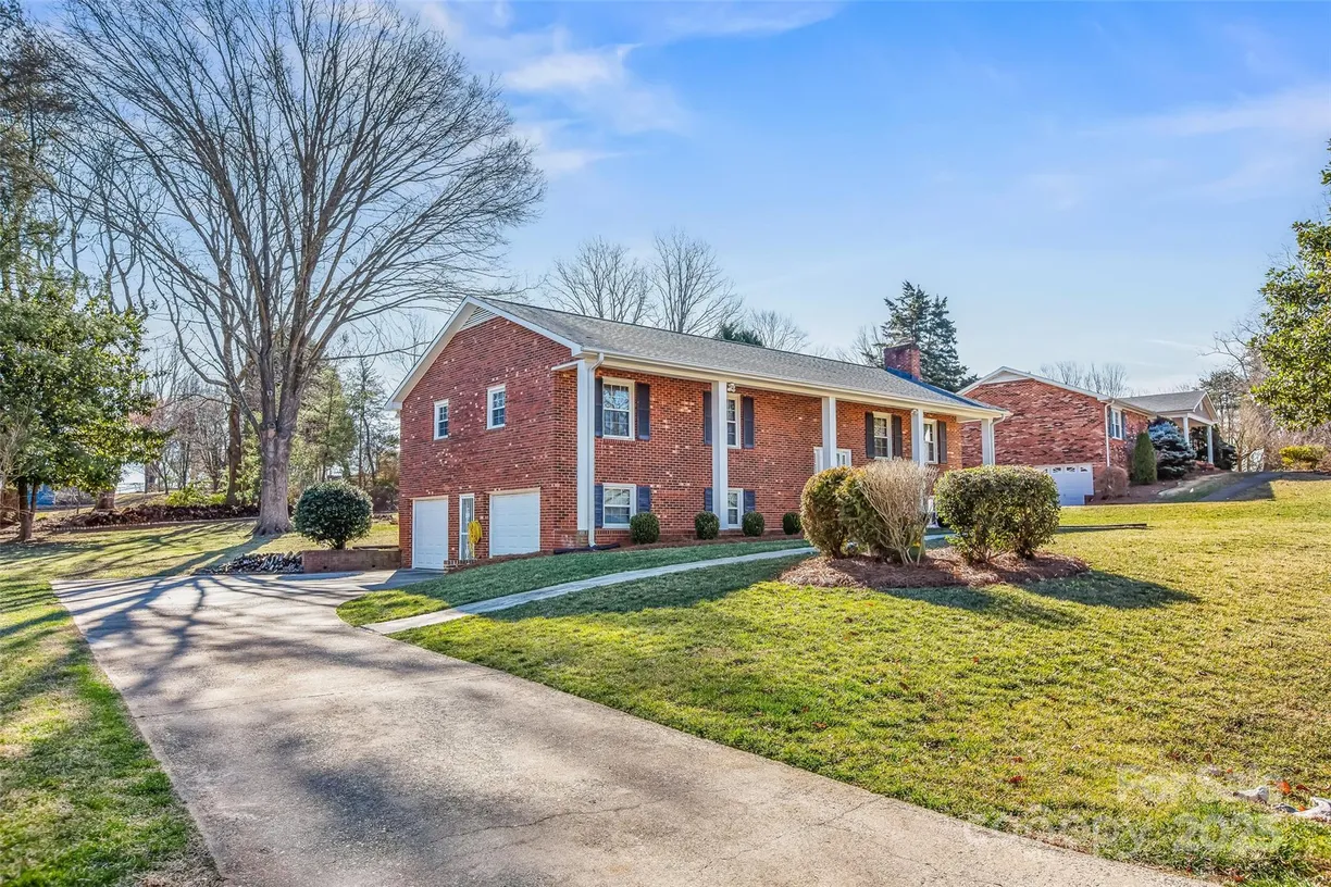 Charlotte Real Estate | View 124 Kingston Avenue | Listing
