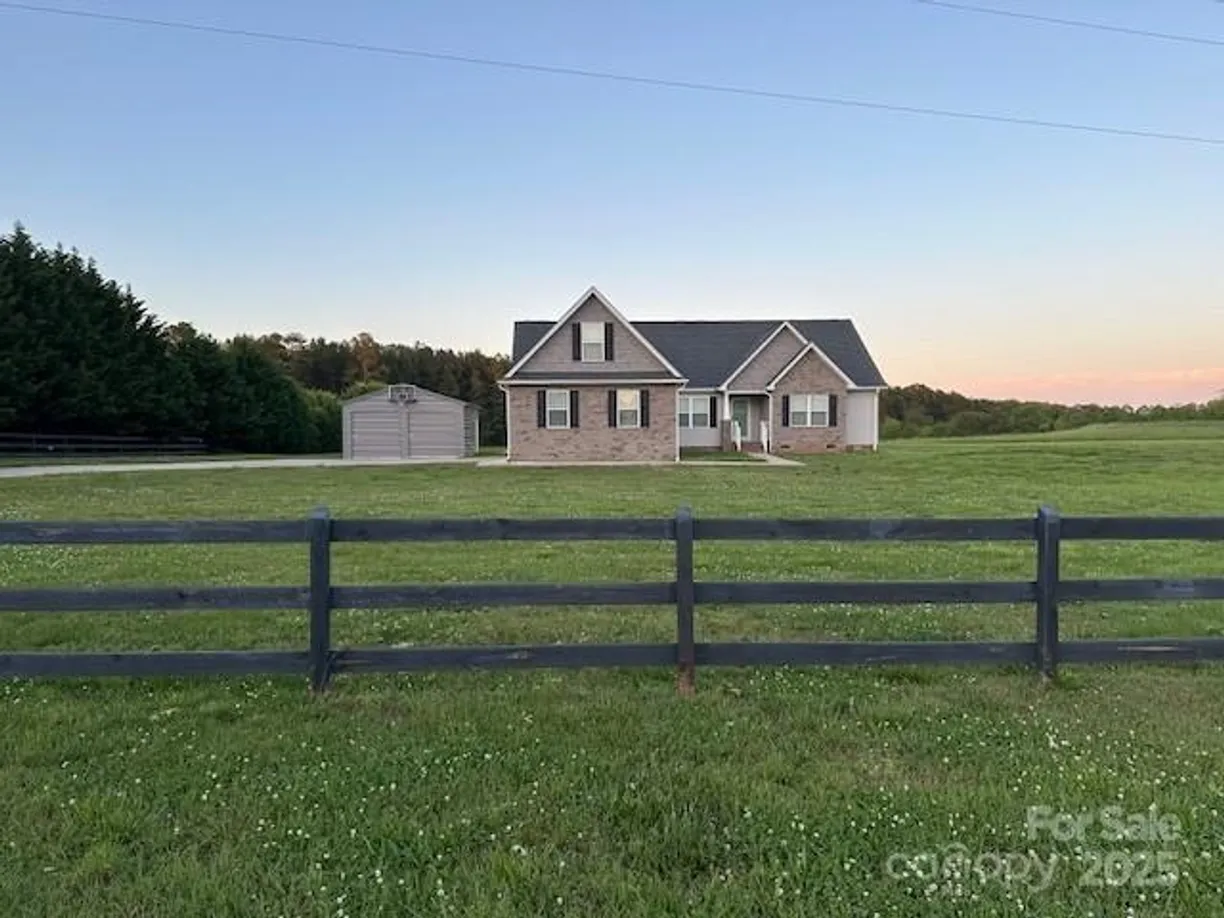 Charlotte Real Estate | View 879 Doggett Road | 3 Beds, 2 Baths