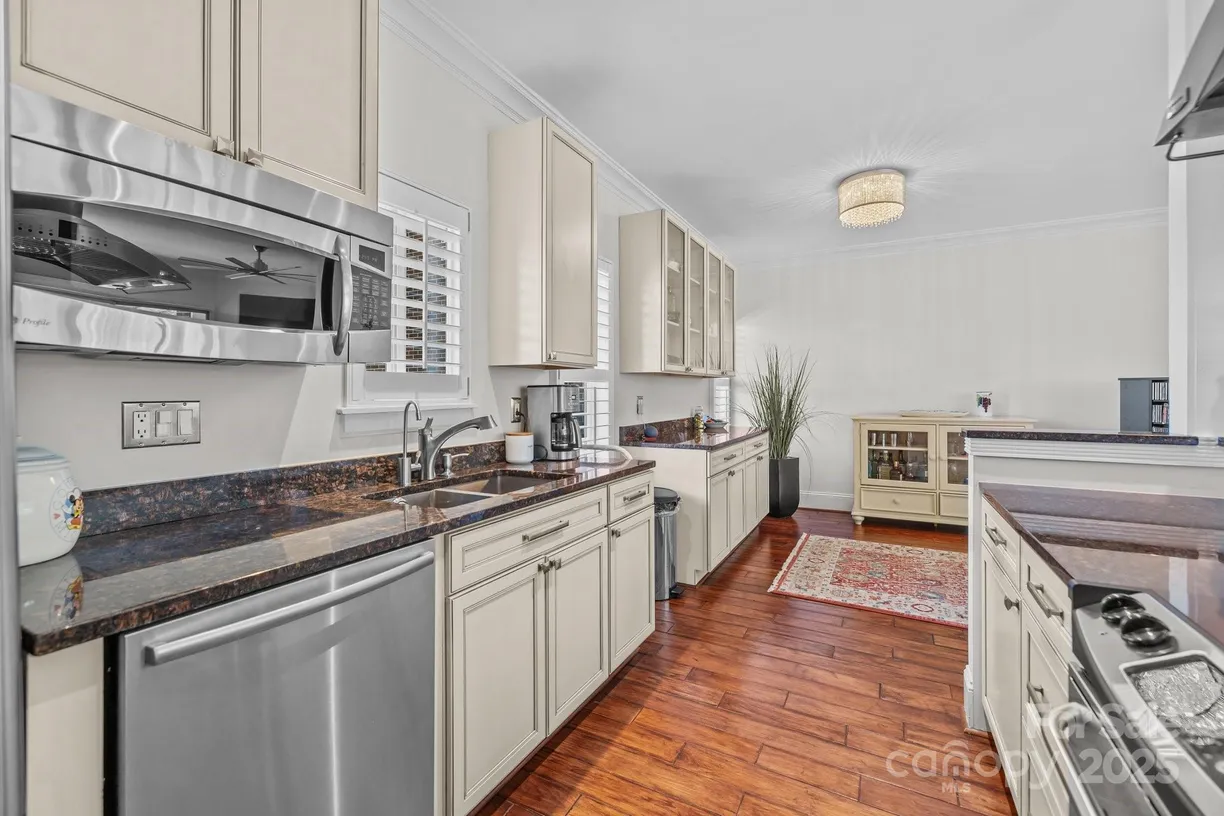 Charlotte Real Estate | View 224 N Poplar Street, 9 | Listing