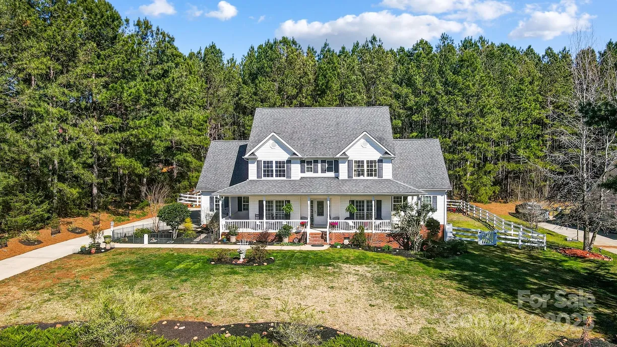 Charlotte Real Estate | View 932 Dovefield Drive | 3 Beds, 2 Baths