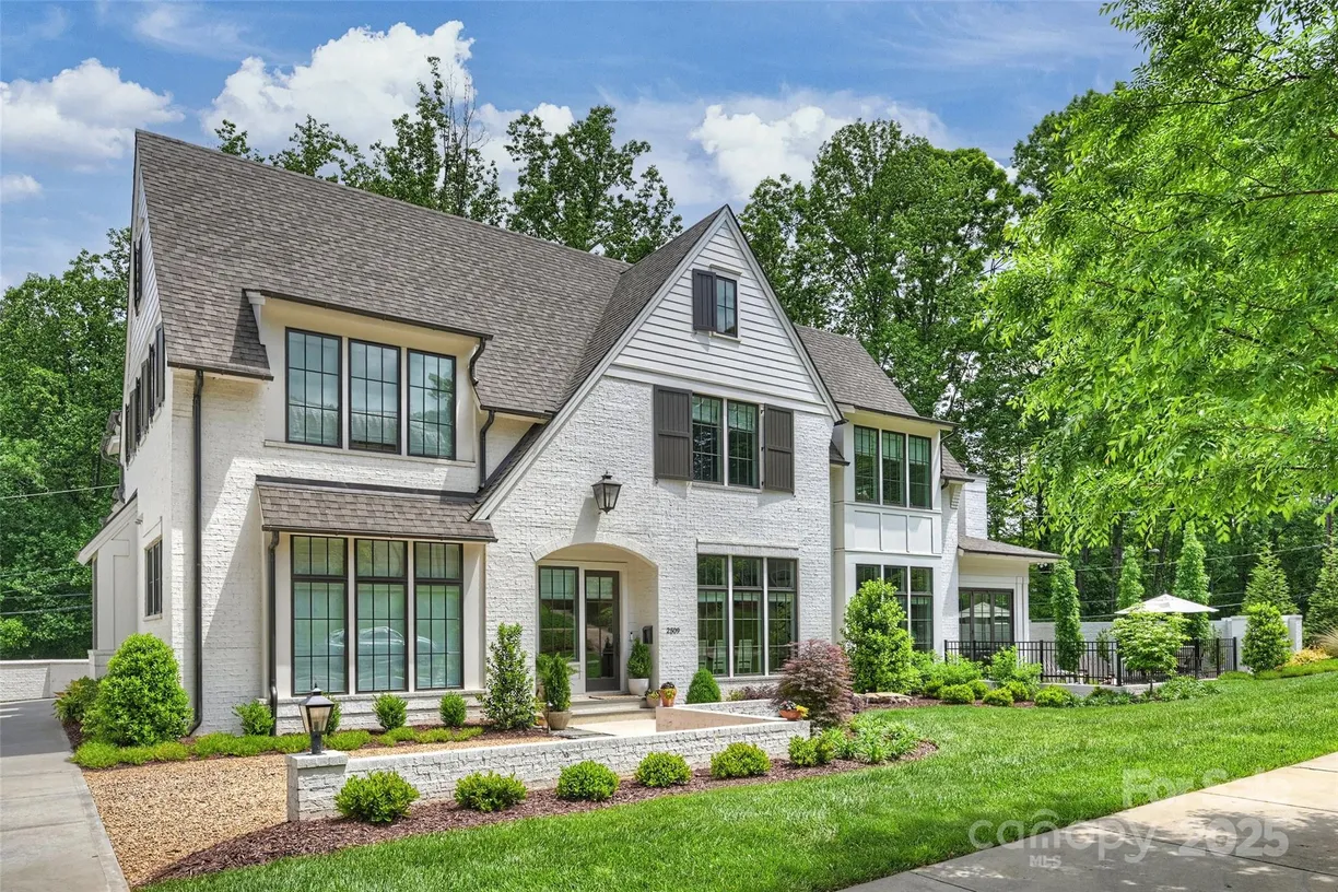 Charlotte Real Estate | View 2509 Montrose Court | 5 Beds, 5 Baths