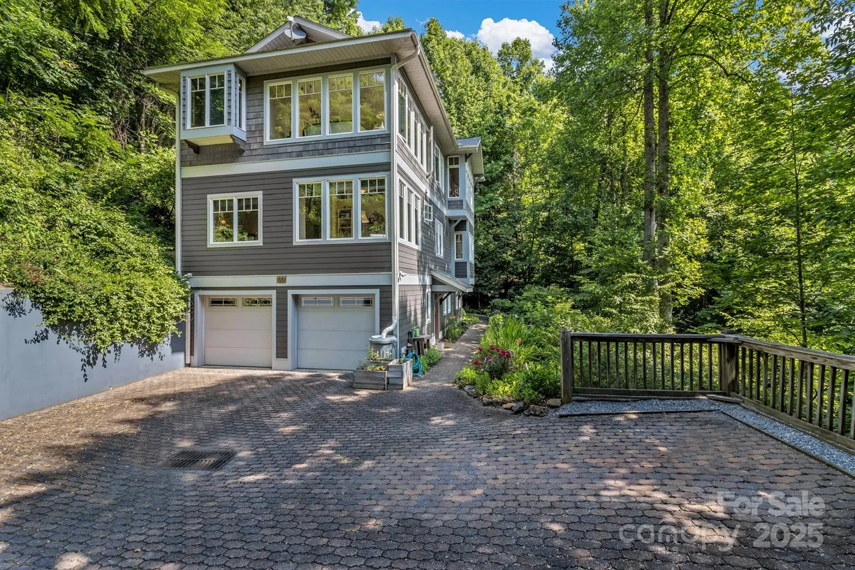 Charlotte Real Estate | View 322 Crestview Drive | Listing