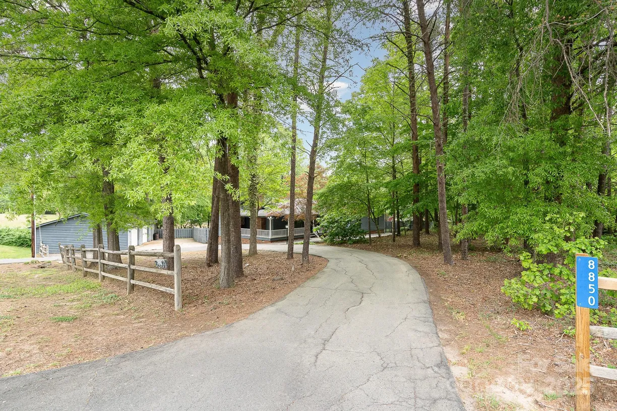 Charlotte Real Estate | View 8850 Hills Dell Drive | Listing