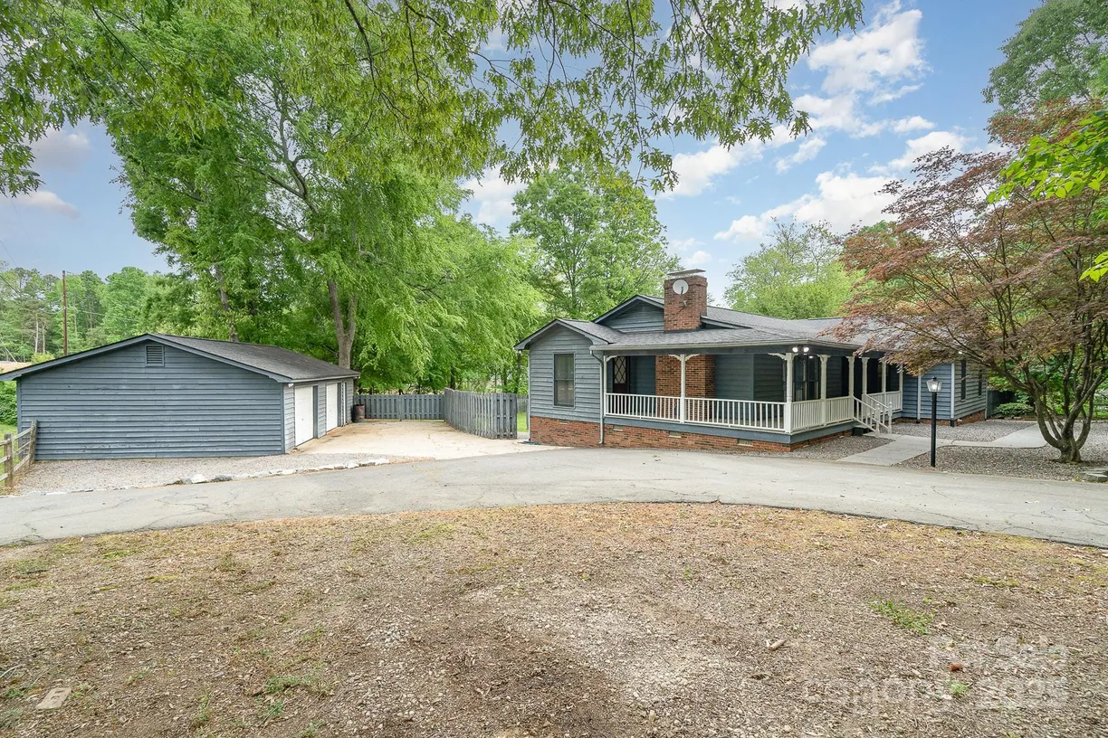 Charlotte Real Estate | View 8850 Hills Dell Drive | Listing